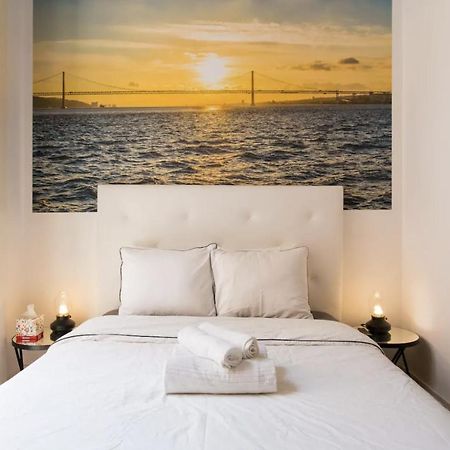 Beautiful 3-Story House In Chiado With A 40M² Private Terrace Lägenhet Lisboa Exteriör bild