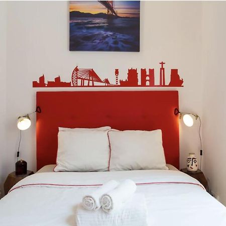 Beautiful 3-Story House In Chiado With A 40M² Private Terrace Lägenhet Lisboa Exteriör bild