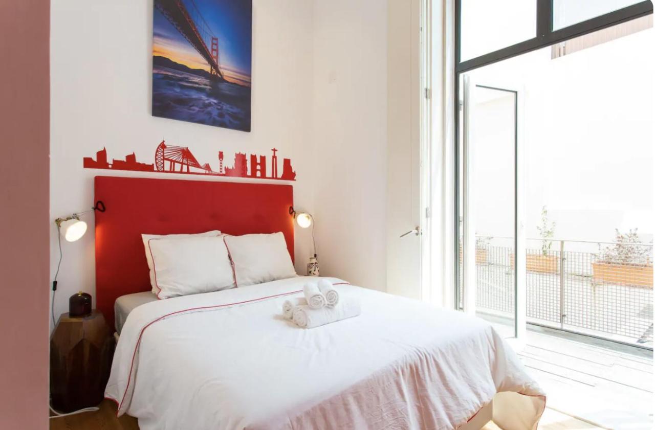 Beautiful 3-Story House In Chiado With A 40M² Private Terrace Lägenhet Lisboa Exteriör bild