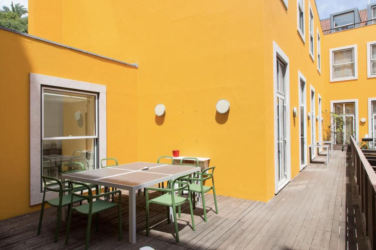 Beautiful 3-Story House In Chiado With A 40M² Private Terrace Lägenhet Lisboa Exteriör bild