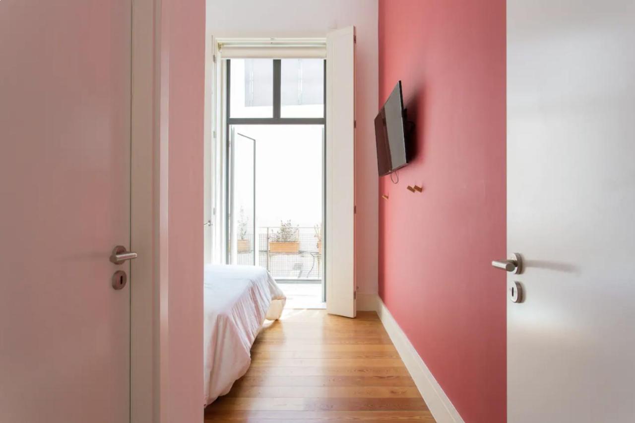 Beautiful 3-Story House In Chiado With A 40M² Private Terrace Lägenhet Lisboa Exteriör bild