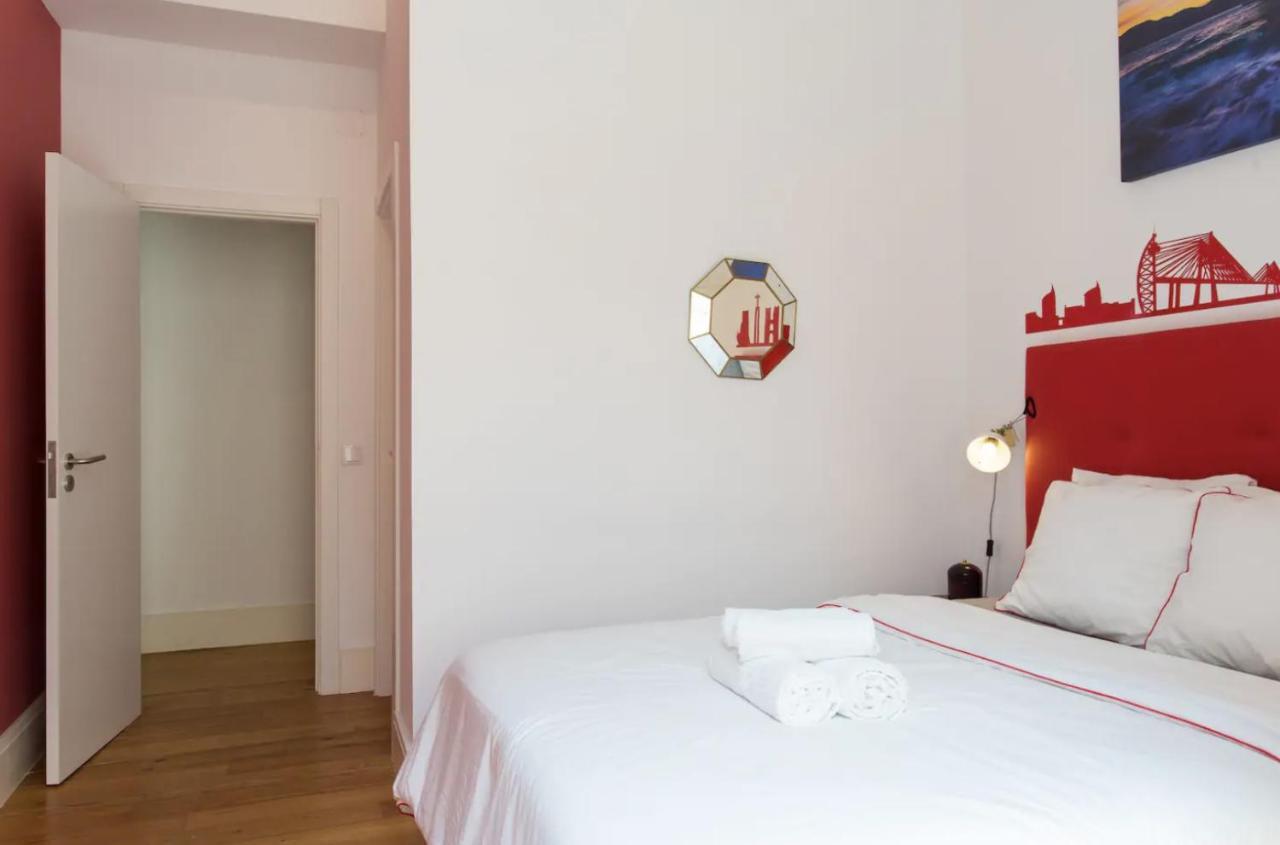 Beautiful 3-Story House In Chiado With A 40M² Private Terrace Lägenhet Lisboa Exteriör bild
