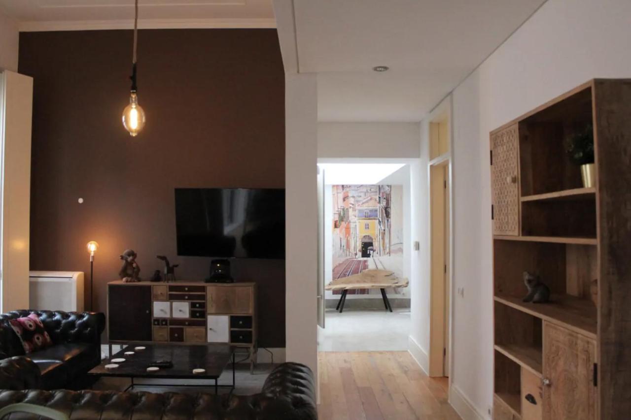 Beautiful 3-Story House In Chiado With A 40M² Private Terrace Lägenhet Lisboa Exteriör bild