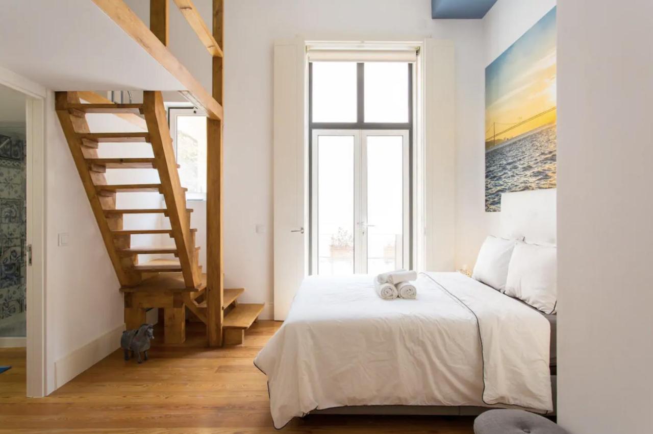 Beautiful 3-Story House In Chiado With A 40M² Private Terrace Lägenhet Lisboa Exteriör bild
