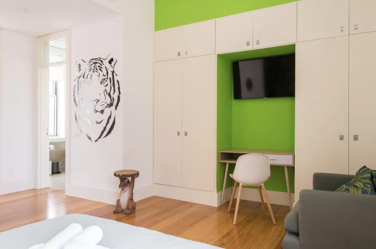 Beautiful 3-Story House In Chiado With A 40M² Private Terrace Lägenhet Lisboa Exteriör bild
