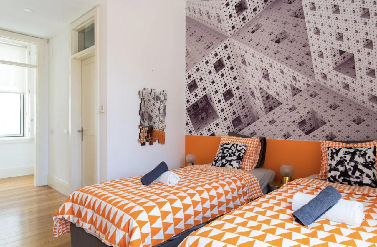 Beautiful 3-Story House In Chiado With A 40M² Private Terrace Lägenhet Lisboa Exteriör bild