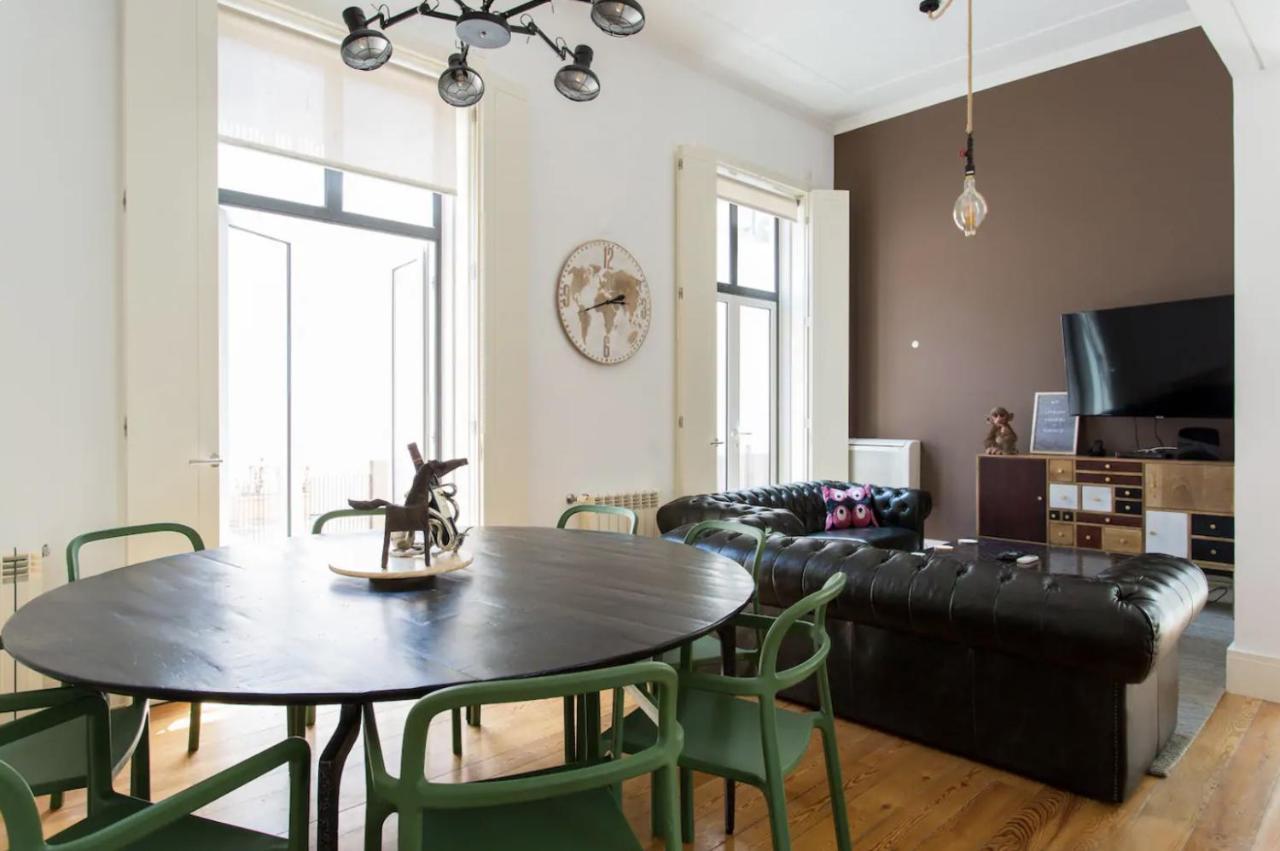 Beautiful 3-Story House In Chiado With A 40M² Private Terrace Lägenhet Lisboa Exteriör bild