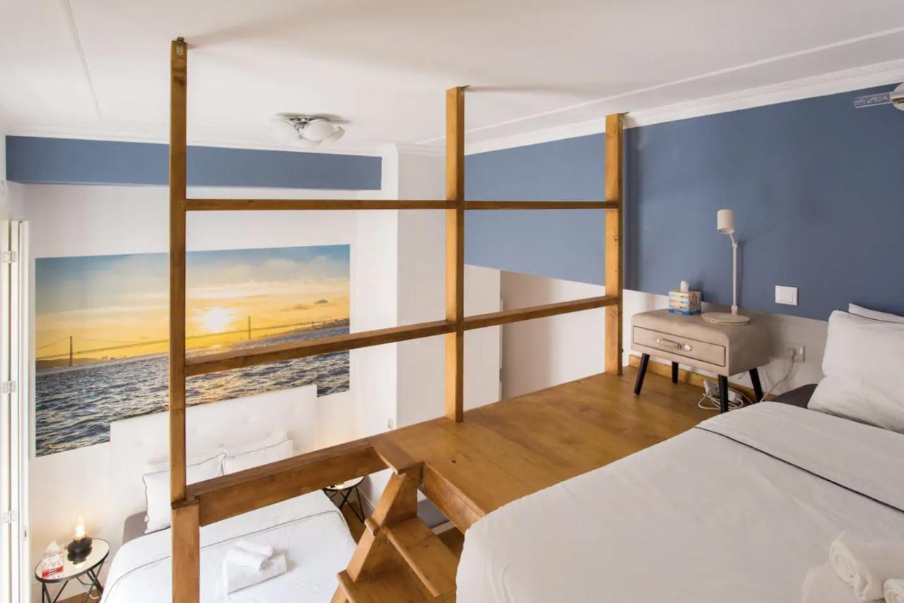 Beautiful 3-Story House In Chiado With A 40M² Private Terrace Lägenhet Lisboa Exteriör bild