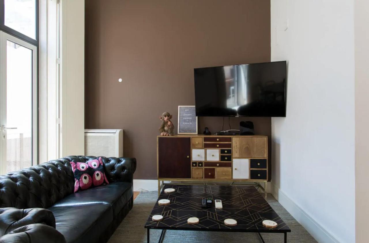Beautiful 3-Story House In Chiado With A 40M² Private Terrace Lägenhet Lisboa Exteriör bild
