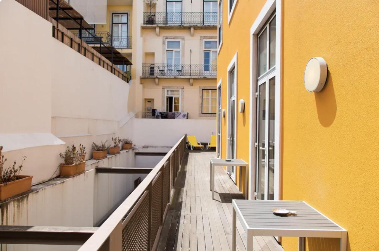 Beautiful 3-Story House In Chiado With A 40M² Private Terrace Lägenhet Lisboa Exteriör bild