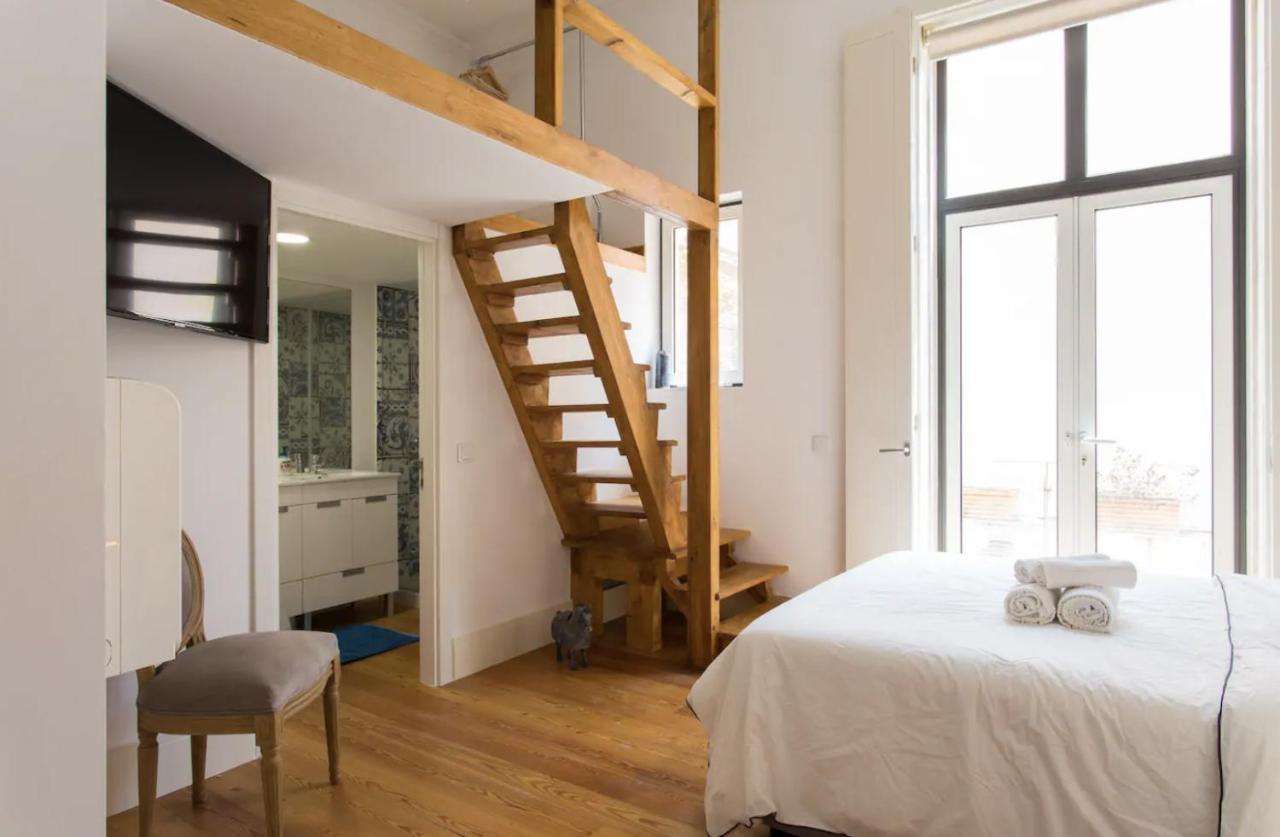 Beautiful 3-Story House In Chiado With A 40M² Private Terrace Lägenhet Lisboa Exteriör bild